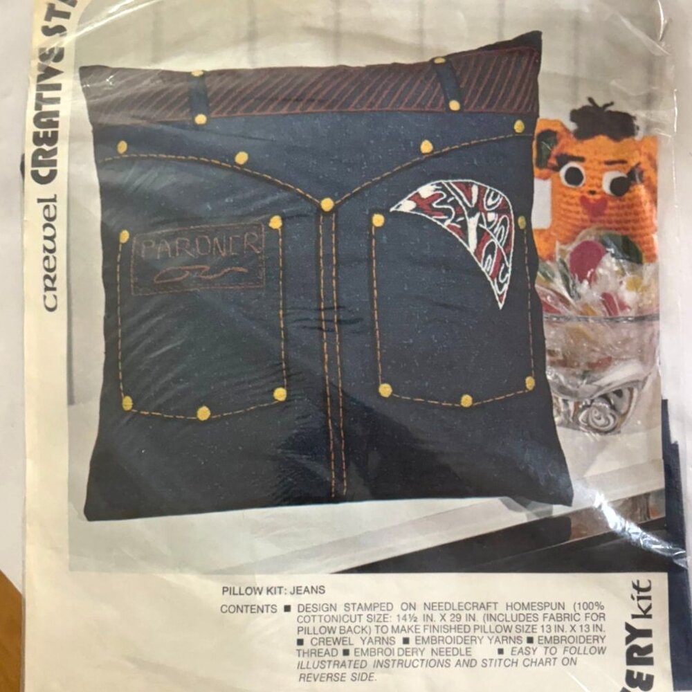 VINTAGE Crewel Creative Stitchery Pillow Kit Jeans Design 14.5 X 29 INCHES 100%